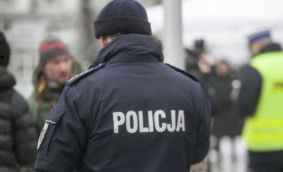 В Варшаве двое мужчин в возрасте 44 и 59 лет были арестованы сотрудниками городской полиции за нападение на своего соседа